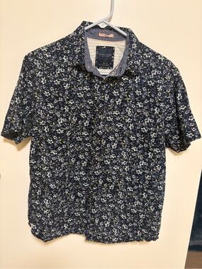 Denim & Flower Navy Floral Short-Sleeve Button-Down Shirt